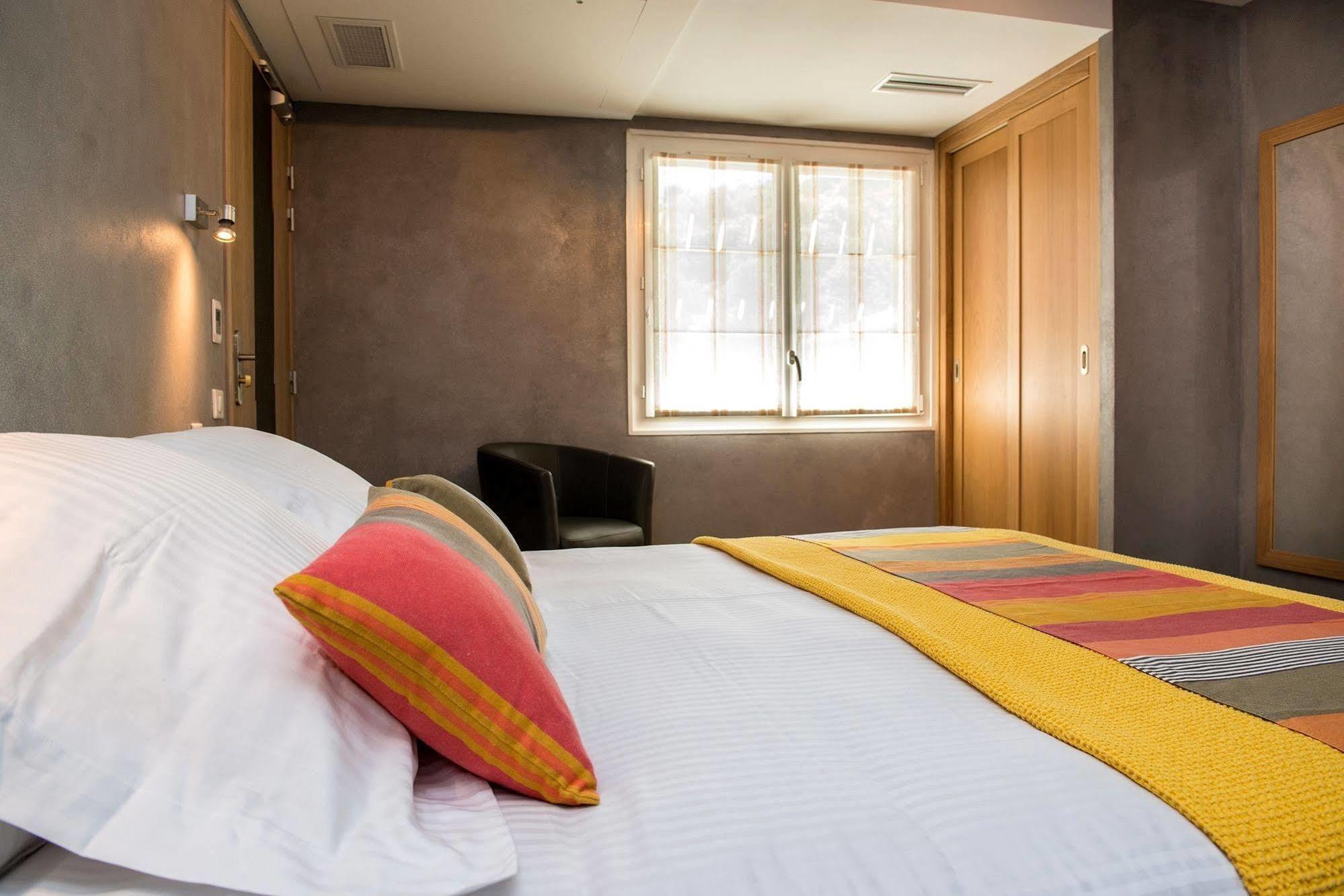 Logis Hotel Ur-Hegian Aïnhoa Eksteriør bilde
