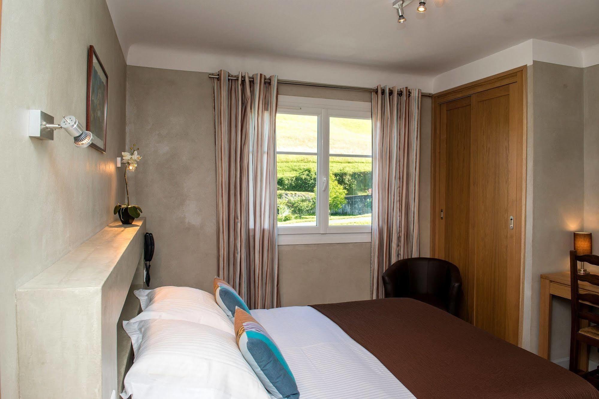 Logis Hotel Ur-Hegian Aïnhoa Eksteriør bilde